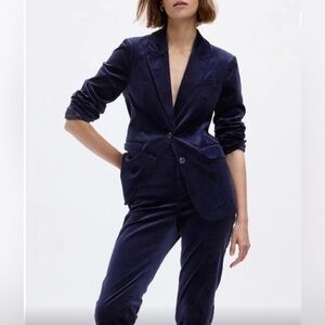 GAP 🆕 Velvet Blazer in the color "Pangea Blue" (shade of navy). Size L. Unique 😍